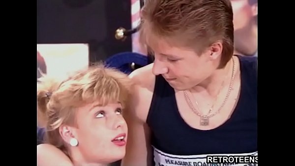 Молодая парочка только познает мир разврата и учится трахаться